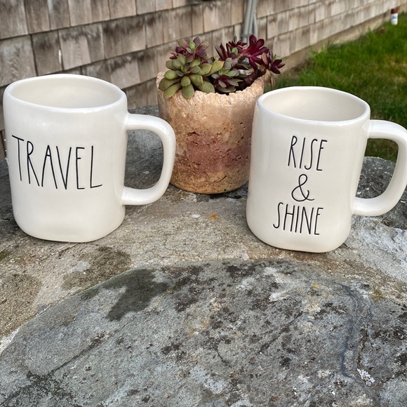 2 Rae Dunn Artesian collection mugs - Picture 1 of 8